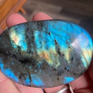 Sale! Stunning oblong labradorite palmstone